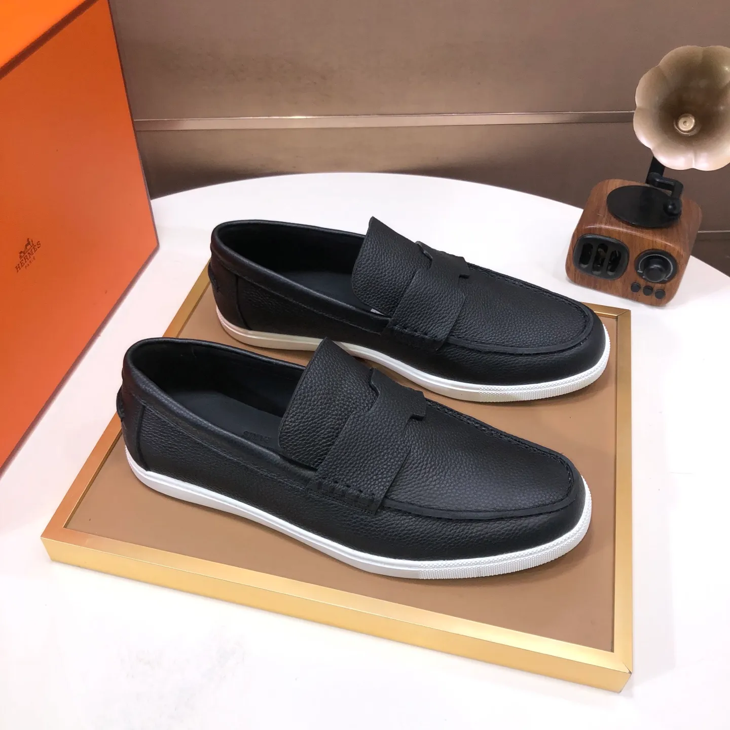 Men's shoes💰560💰[HERMES] (cowhide lining)🍀Italian top luxury🍀He does not pursue novel styles and gorgeous colors, but attracts the favor of successful men with his flawless, elegant and classic style. Formal leather shoes This very comfortable, simple and stable style allows you to easily match any style! The pattern is absolutely 1:1 refined from the original case, and we strive for excellence in materials, imported cowhide + cowhide lining💪💪💪extraordinary texture👍! .Code number: 39-45 (45 customized)